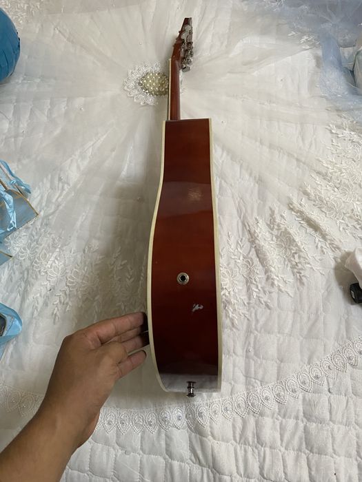 Gitara sotiladi yaxshi xolatda