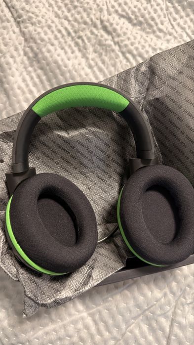 Продавам  Razer Kaira Xbox