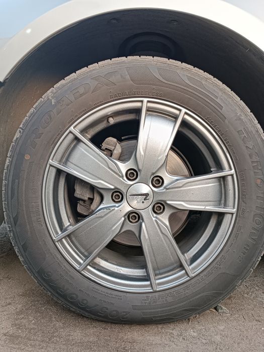 Продам 2 литых диска