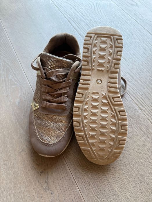 Маратонки OMG златни