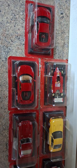 Vand colectia de masinute Ferrari Ghiroda • OLX.ro