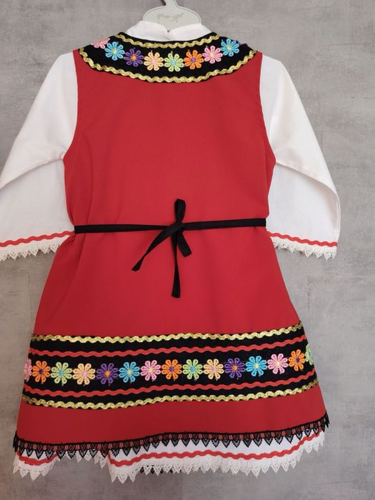 Детска народна носия за момиче на 2 години, от тракийски регион