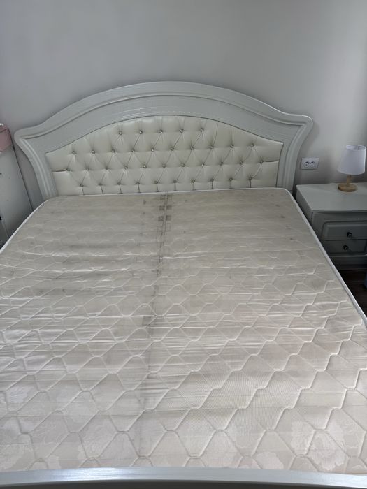 Матрас в хорошем состоянии без кровати