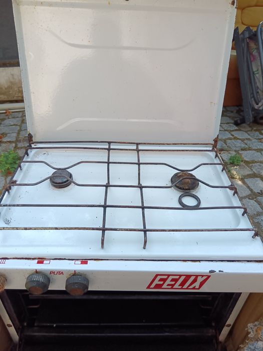 Продавам мини газова печка с фурна