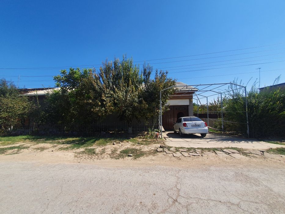 Uy sotiladi    Assalomu aleykum Kok saroyda Uchastka sotiladi 8 sotix