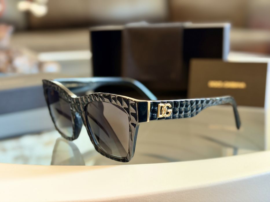 Дамски слънчеви очила Dolce & Gabbana DG4512 32888G —  чисто нови, защото някой взе грешно решение.