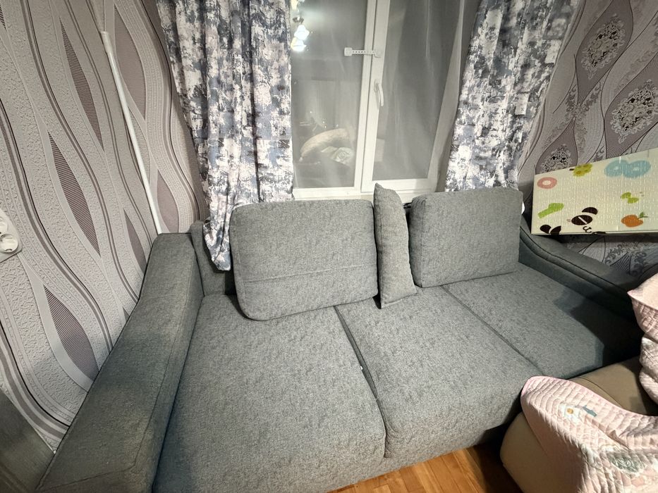 Срочно продам  диван в хорошем состоянии