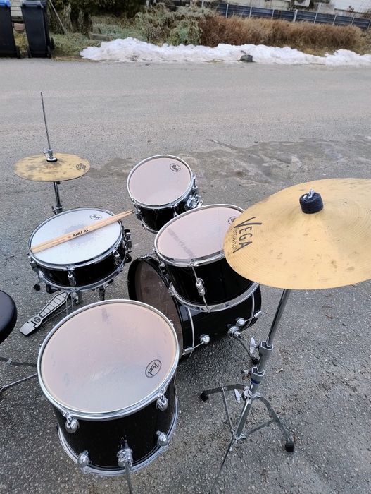 Продавам Pearl drums