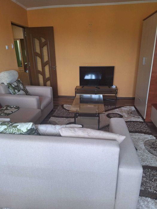 Închiriez apartament 2 camere decomandat, complet mobilat și utilat, vis-a-vis de Hotel Dacia