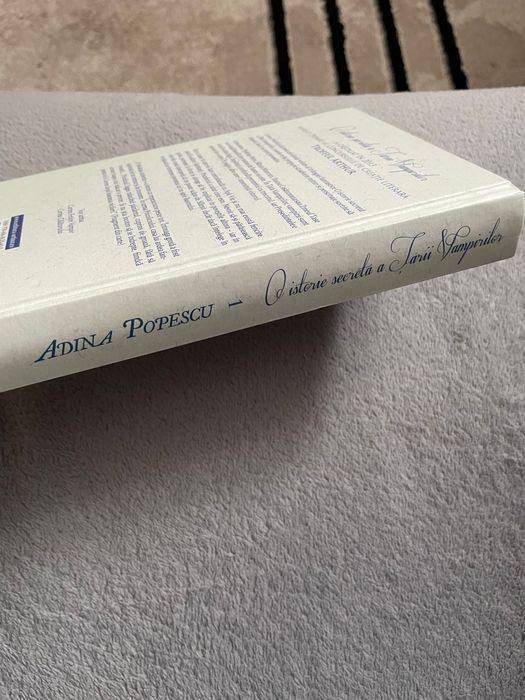 Carte “ O istorie secreta a Tarii Vampirilor”