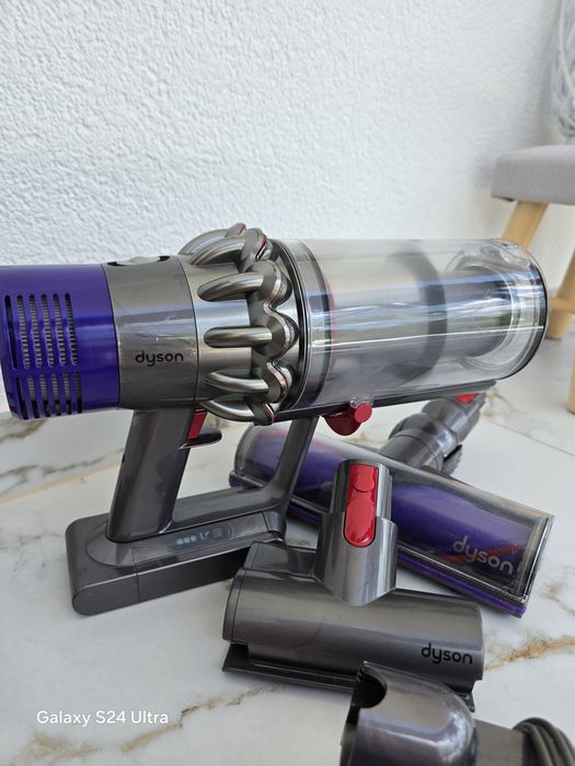 Dyson V10  веритикална прахосмукачка