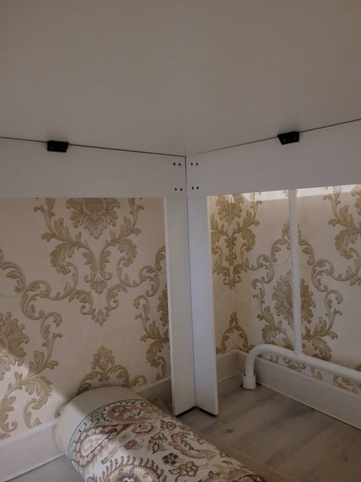 Стол обеденный белого цвета