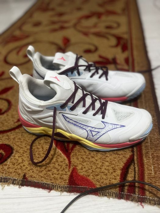 Продам новые кроссовки