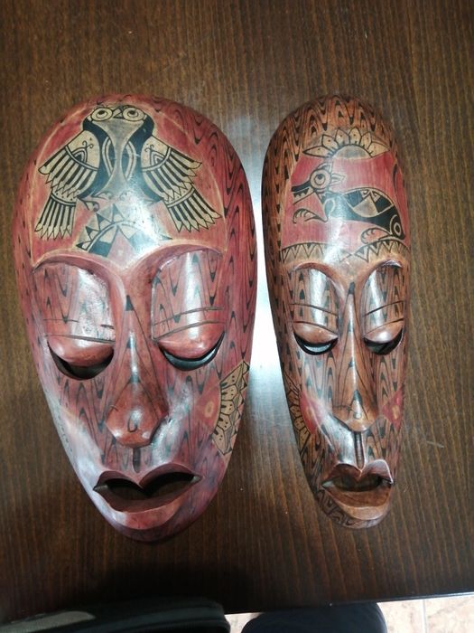 Mască africană, sculptată, pictată