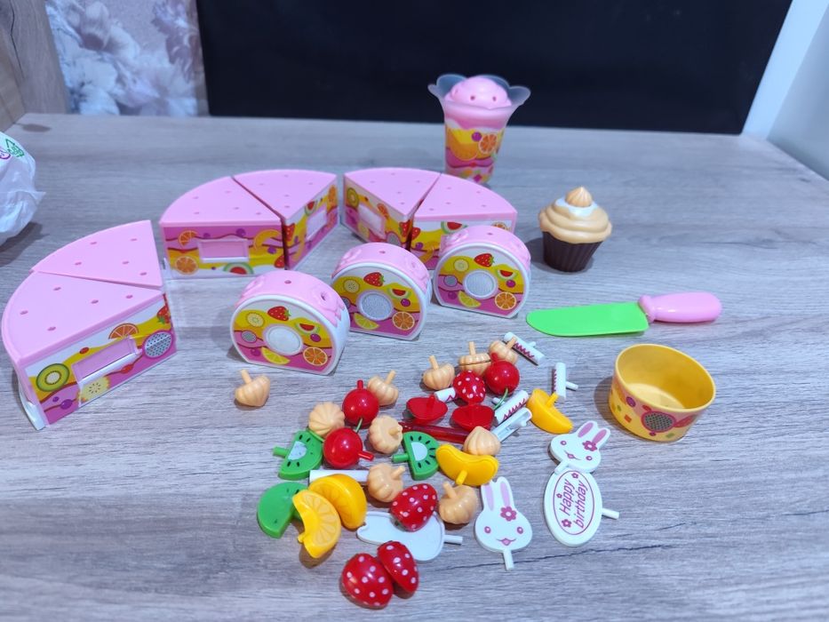 Разнообразни детски играчки