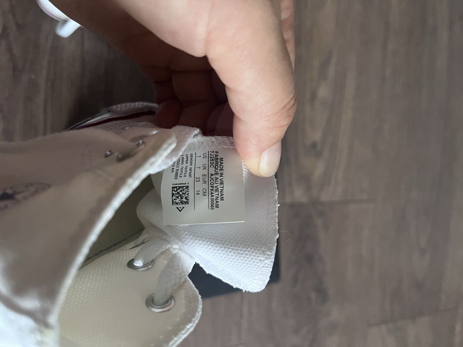 Бели високи кецове Converse