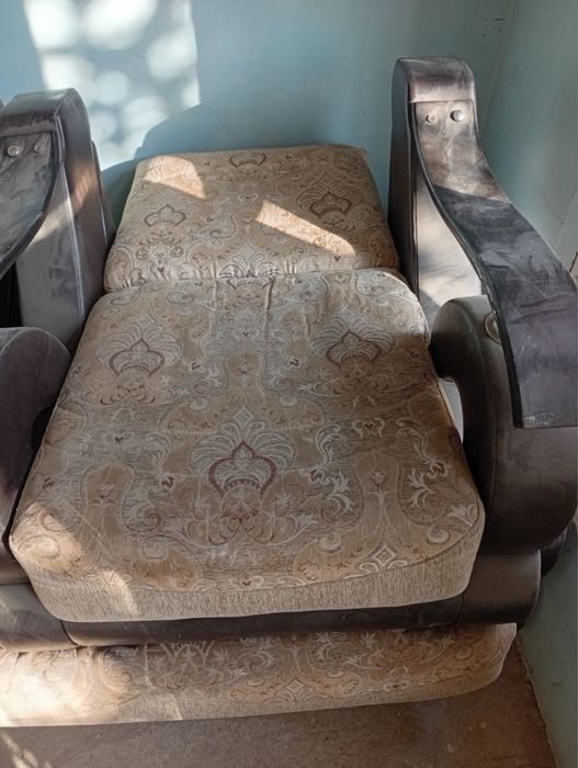 Мебел диван кресло сотилади