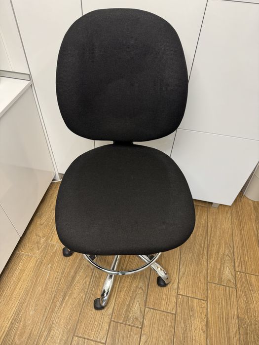 Офис стол - въртящ се