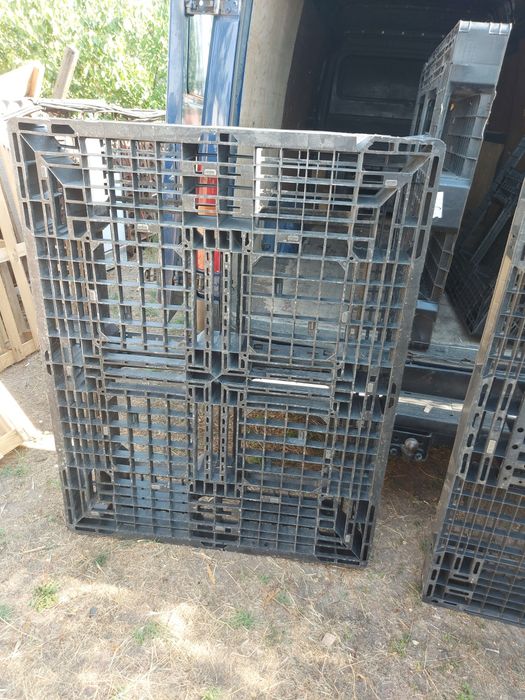 Paleti plastic 1400x1100 1100x1100