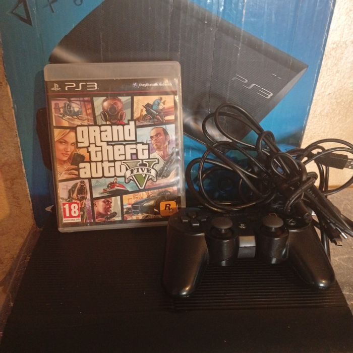 Vând PlayStation 3