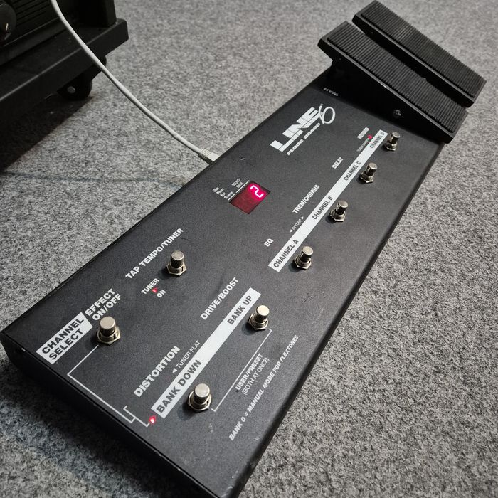 Line6 POD PRO Rack cu Line6 Floor Board