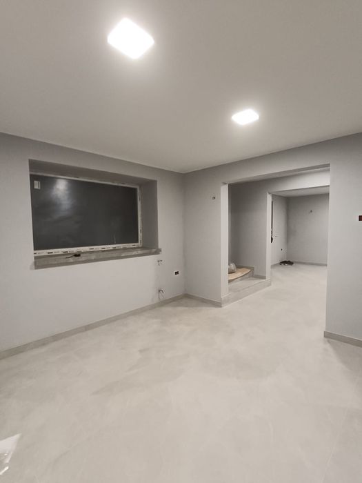 Spatii birouri  intre  40/100/185 mp cu parcare privată!