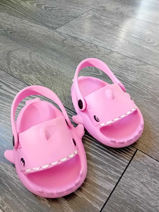 Детски обувки (сандали, кроксове и маратонка 21 номер