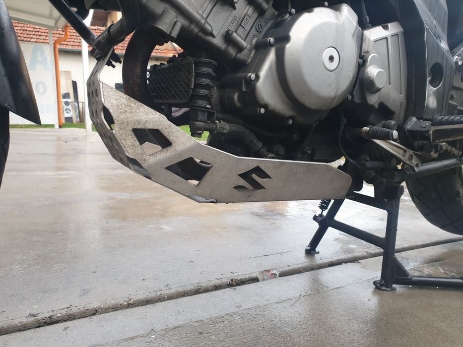 Suzuki V-storm 2004-2010г. Стойка за странични куфари,  преден ролбар.