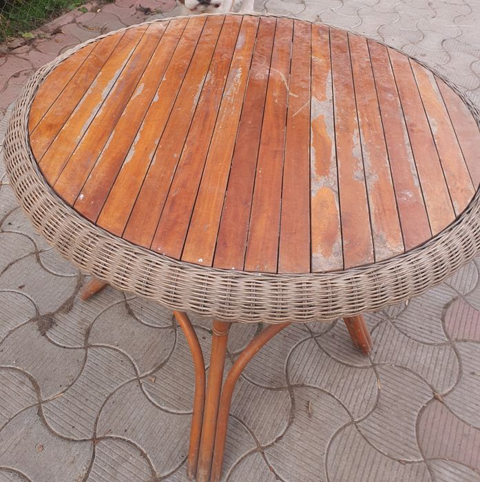 Masă rotundă pentru  grădină.