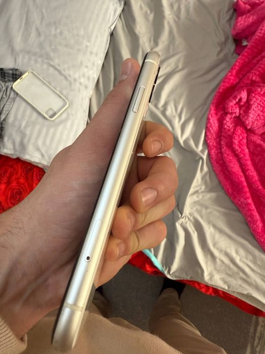 iPhone  11 128г коробки нет