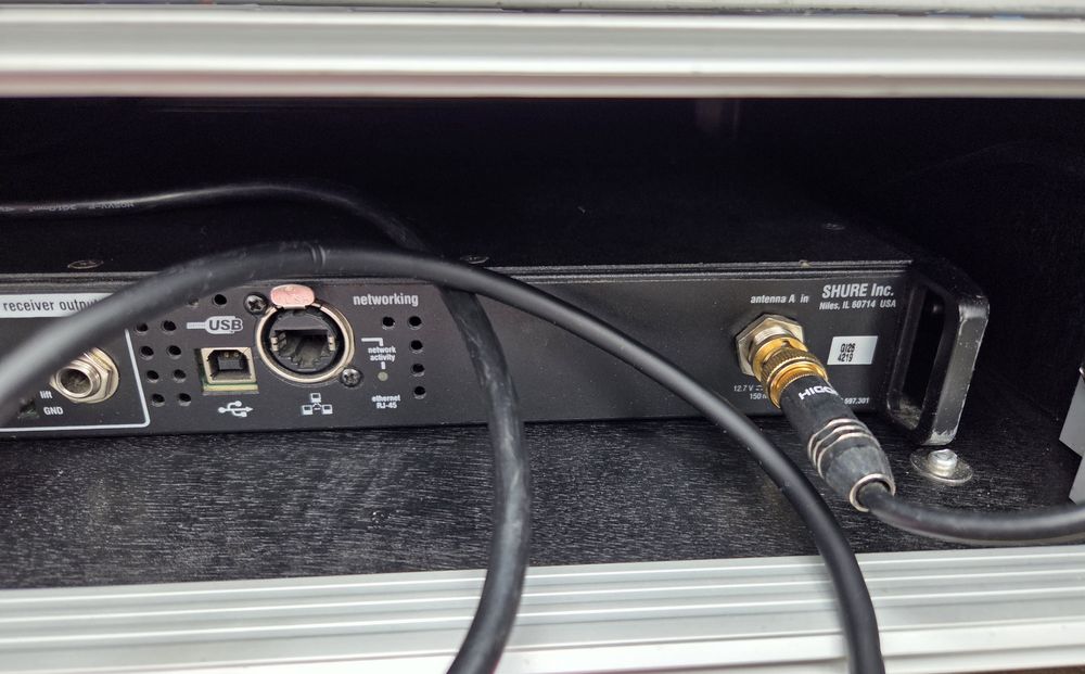 Безжичен Микрофон SHURE UR4S ( R9 - 790- 865 MHz )