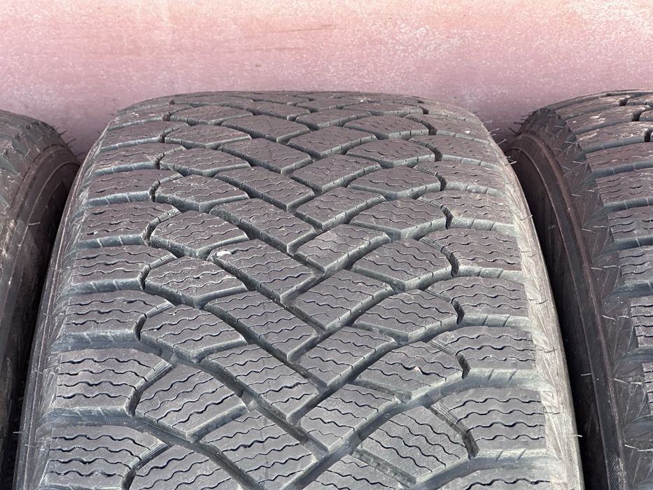 Зимняя резина 235/55 20 Maxxis