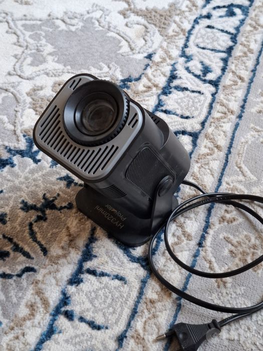 Proektor hy 320.