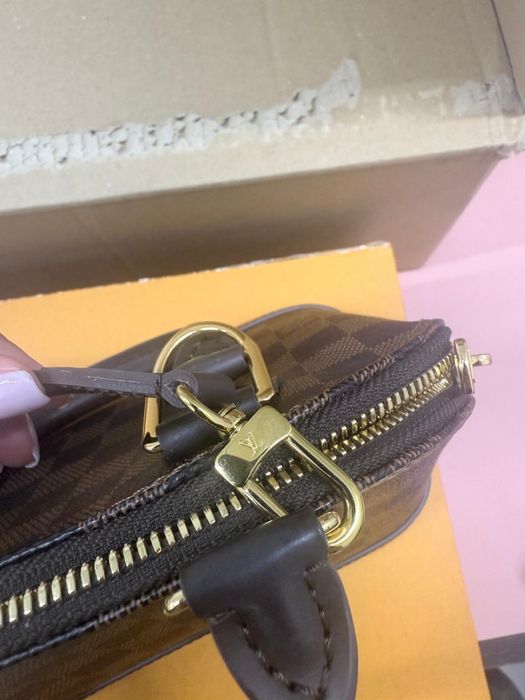 Vand geanta louis vuitton alma bb