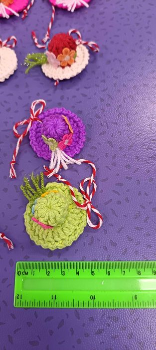 martisor palariuta lucrat crosetat manual brosa pret pe buc