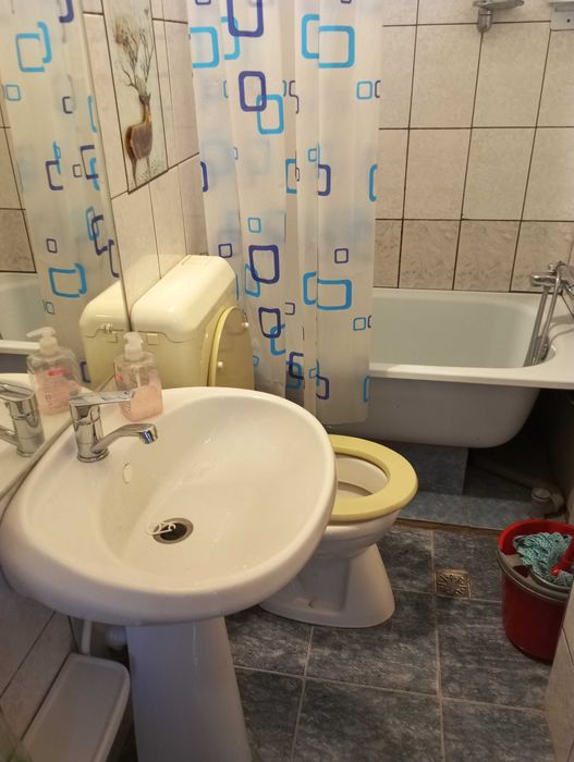 Inchiriez garsonira  etaj1 zona catedrala lidel zamca