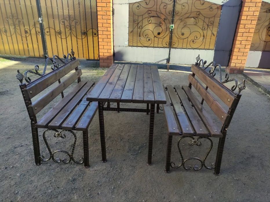 Стол и скамейки для сада