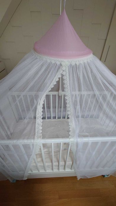 Балдахин комарник за бебешка кошара
