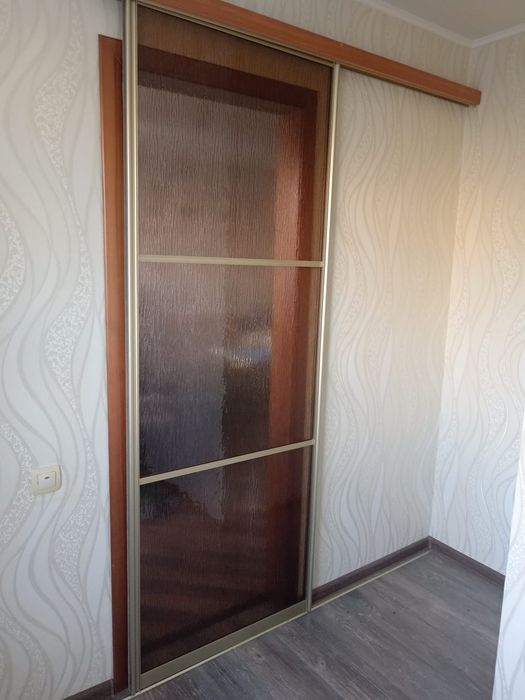 Продам выдвижная дверь