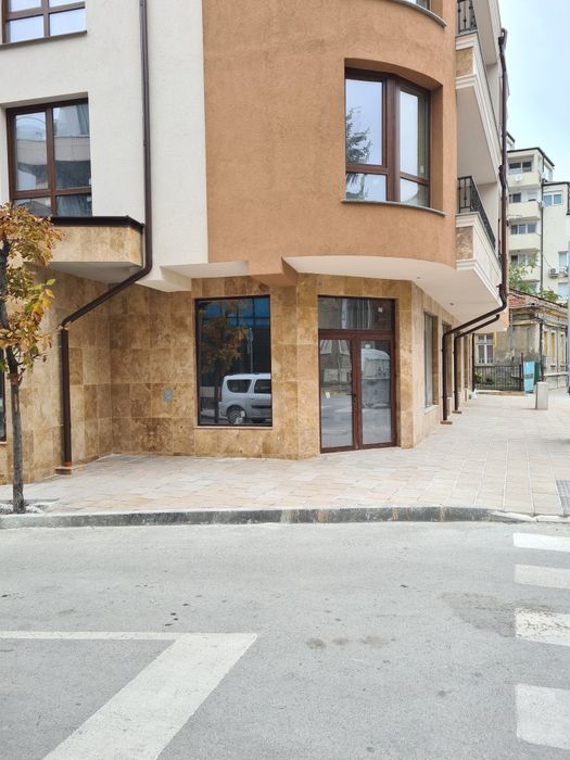 Дава се под наем Офис в Русе, Център - 85 кв.м за 1200 € - Снимка #3