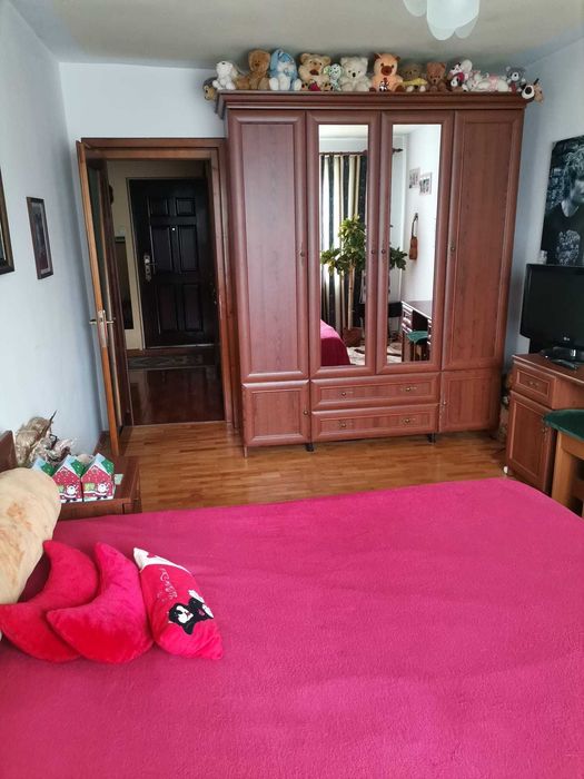 Vand apartament cu 4 camere, strada Imparatul Traian, aproape de Policlinica