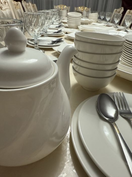 Сервиз на 24 персон.