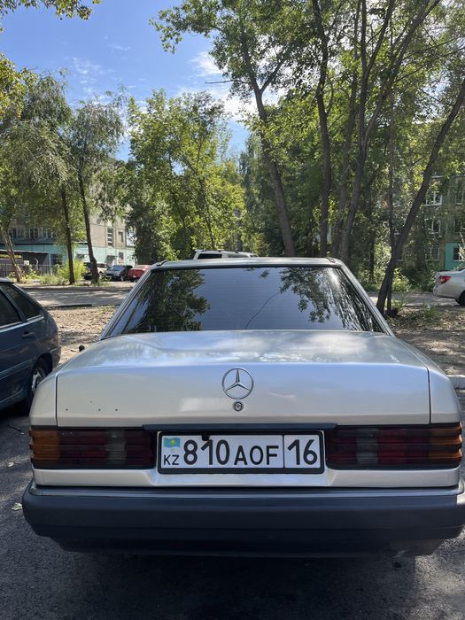 Продам мерс 190.