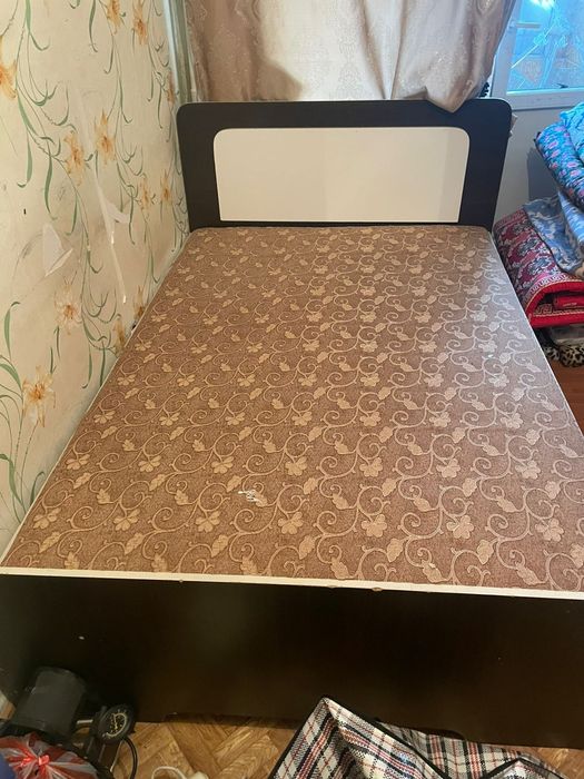 Двуспальная кровать