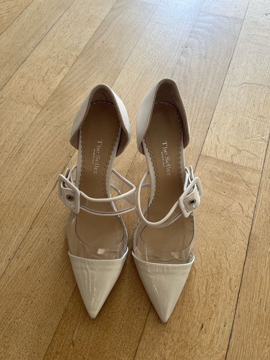 The seller обувки