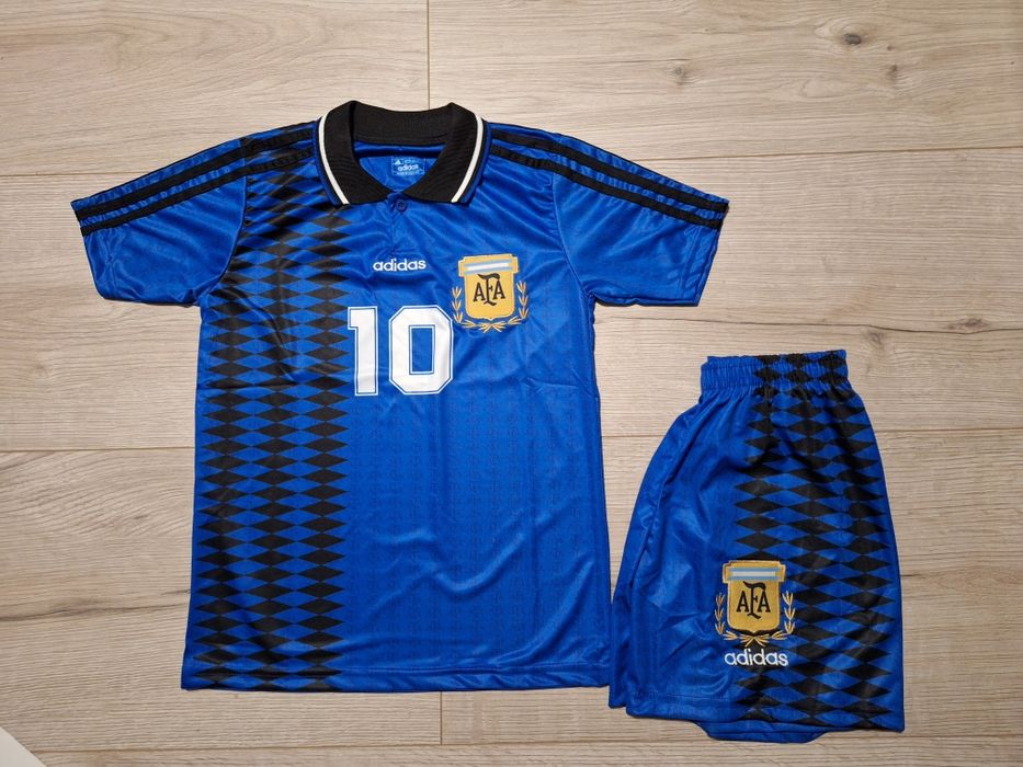 Детски екип на МАРАДОНА Аржентина ретро модел 1994!