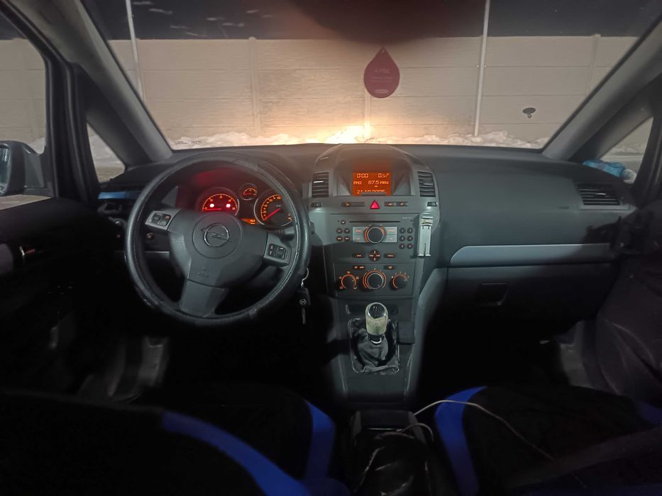 Vând Opel Zafira