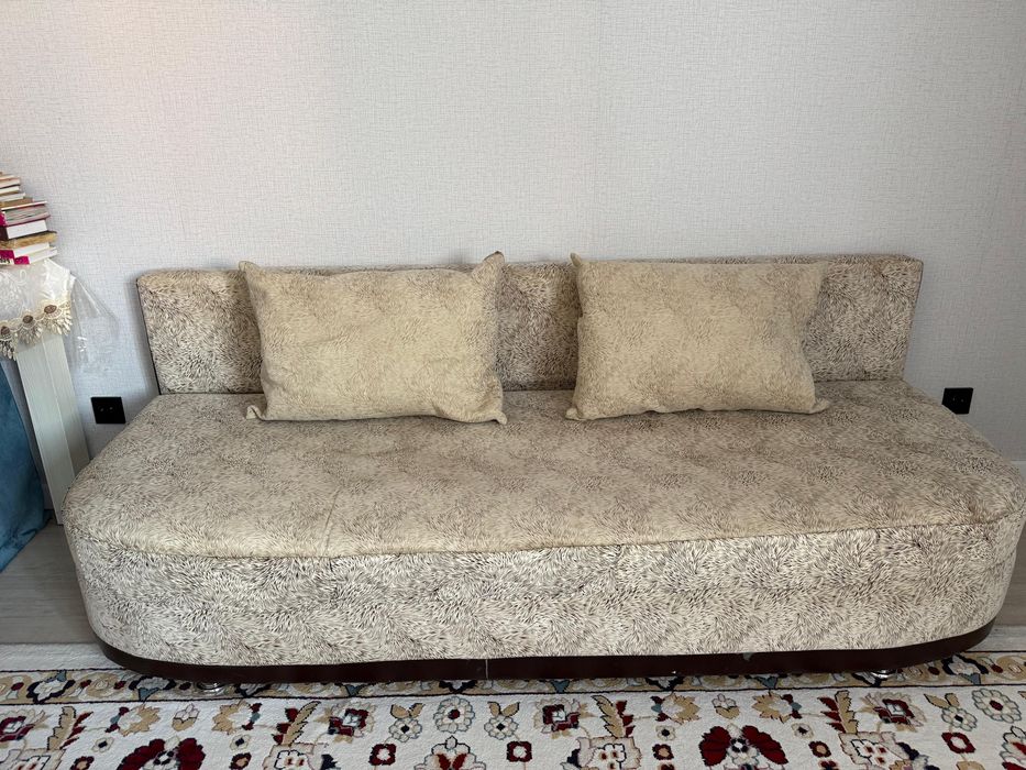 ДИВАН Б/У белый