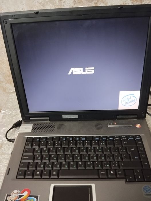 Noutbuk asus sotiladi