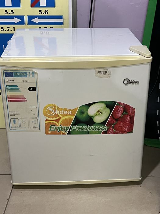Продам мини холдильник